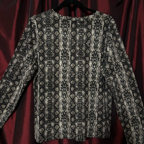 JOY JOY LIGHTWEIGHT SWEATER TOP IN EXCELLENT CONDITION BLACK AND GRAY SIZE LARGE - Picture 4 of 4